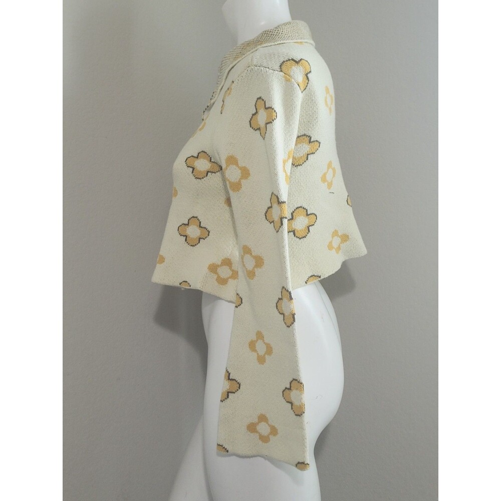 ModCloth Small cardigan sweater knit flower button stretch collar crop short - Picture 3 of 12